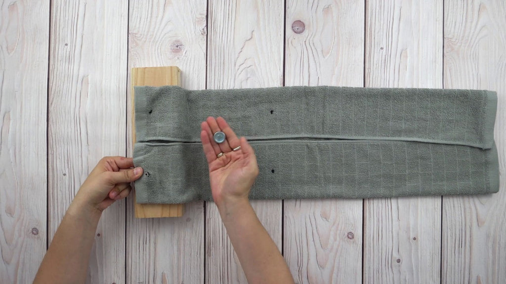 Tired of searching for kitchen towels with dripping wet hands? Check out this simple hack to make hanging kitchen towels and eliminate those missing towels!