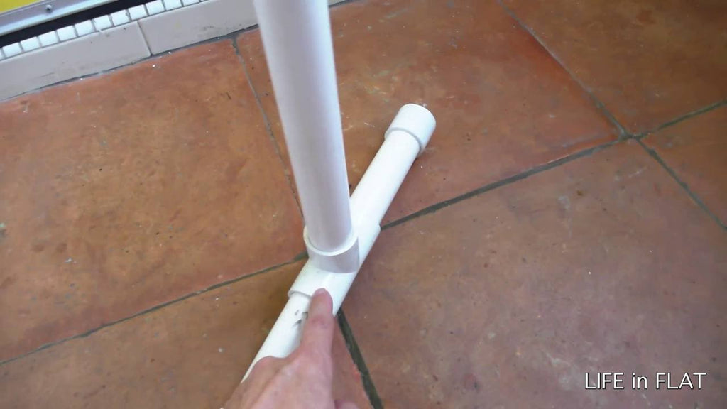 Making a towel rack by LIFE IN FLAT (4 years ago)